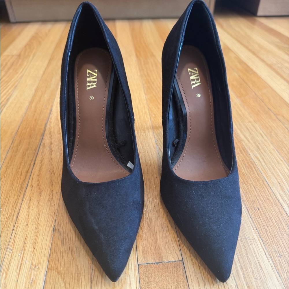 Zara black faux suede tortoise shell heels Size 8